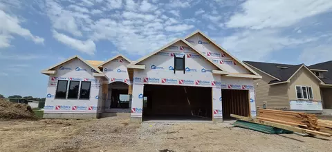 2913 Wakonda Dr, Norwalk, IA 50211