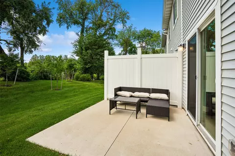 5972 NW 91st Ct, Johnston, IA 50131