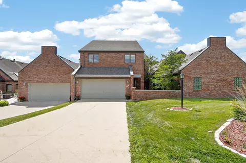 664 58th St #3, West Des Moines, IA 50266
