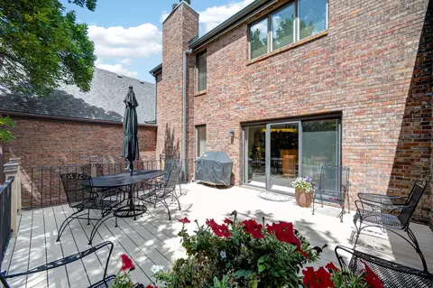 664 58th St #3, West Des Moines, IA 50266