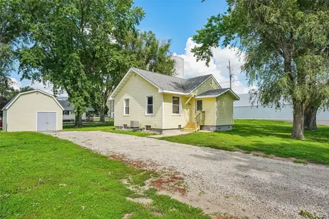 6418 SE 55th St, Carlisle, IA 50047