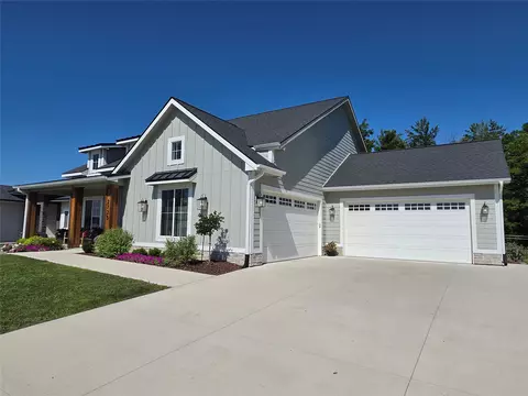 2725 NW Brookside Dr, Grimes, IA 50111