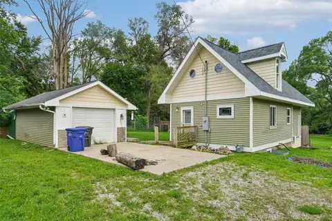 605 E Watrous Ave, Des Moines, IA 50315