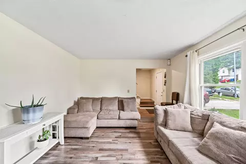 516 E Hackley Ave, Des Moines, IA 50315