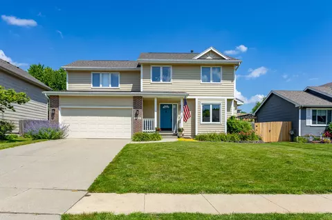 10201 Hickory Ln, Urbandale, IA 50322