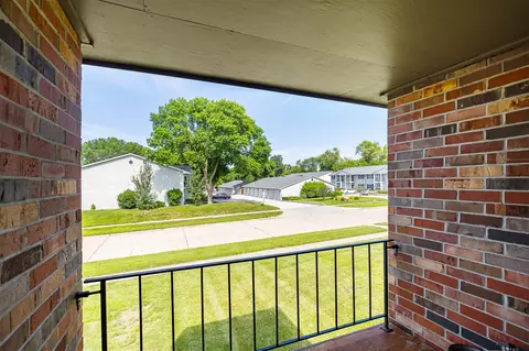 4857 Woodland Ave #8, West Des Moines, IA 50266
