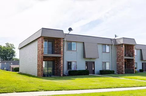 4857 Woodland Ave #8, West Des Moines, IA 50266