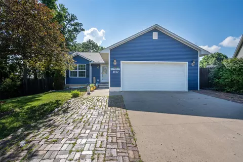 2507 Eagle Point Ct, Des Moines, IA 50320