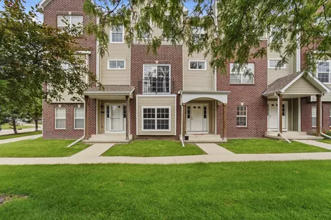 9140 Greenspire Dr #103, West Des Moines, IA 50266