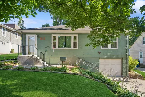 6111 Forest Ave, Des Moines, IA 50311