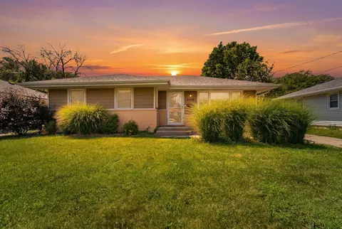 4032 Manor Ln, Des Moines, IA 50310