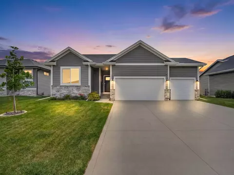 316 NW Beechwood Dr, Grimes, IA 50111