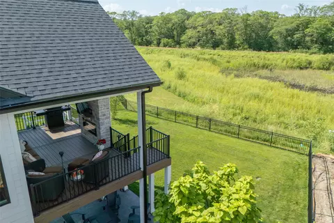 16319 Ironwood Ln, Urbandale, IA 50323