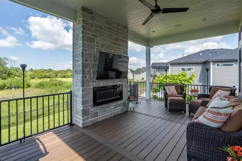 16319 Ironwood Ln, Urbandale, IA 50323