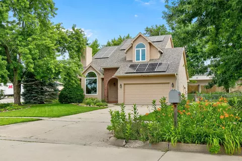 5915 Brookview Dr, West Des Moines, IA 50266