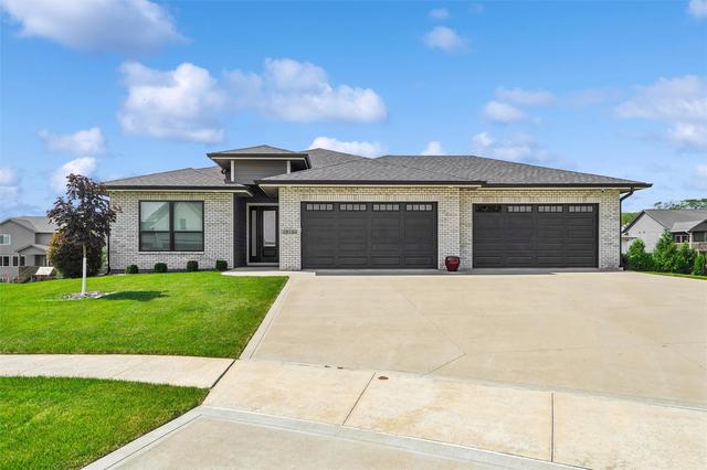 10154 Bolton Pl, West Des Moines, IA 50266