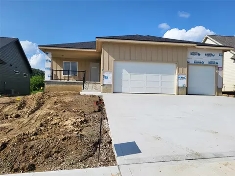 1875 E Autumn Trail Cir, Polk City, IA 50226