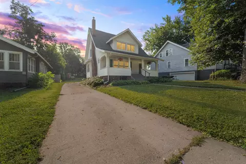 330 W 9th St S, Newton, IA 50208