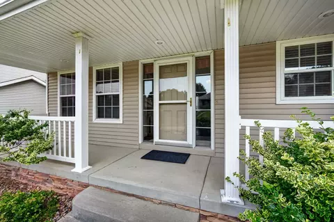 2905 145th St, Urbandale, IA 50323