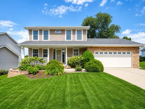 2905 145th St, Urbandale, IA 50323