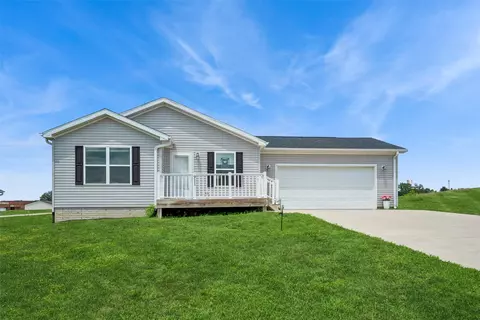 911 15th St, Guthrie Center, IA 50115