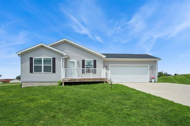 911 15th St, Guthrie Center, IA 50115
