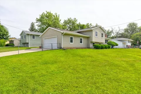 3932 E Douglas Ave, Des Moines, IA 50317