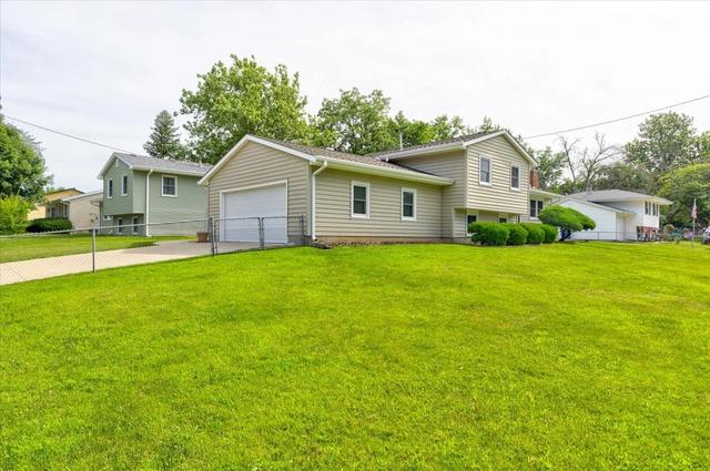 3932 E Douglas Ave, Des Moines, IA 50317