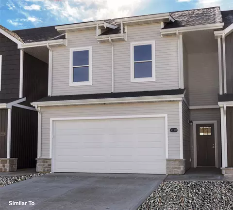 9152 Robinson Dr, West Des Moines, IA 50266