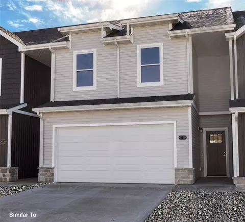 9152 Robinson Dr, West Des Moines, IA 50266