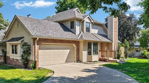 1070 50th St #14A, West Des Moines, IA 50266
