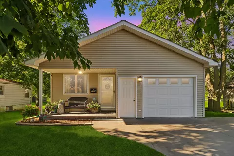 709 W Rock Island St, Knoxville, IA 50138