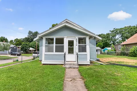 2834 Maple St, Des Moines, IA 50317