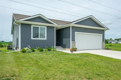 2860 Pilgrim Dr SW, Altoona, IA 50009