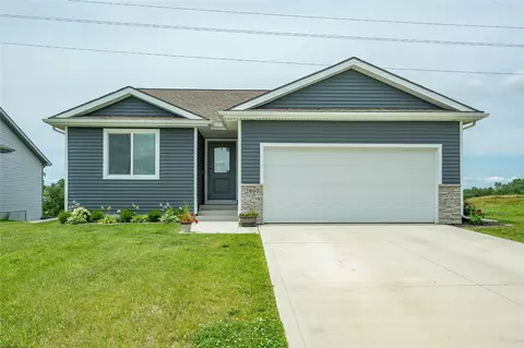 2860 Pilgrim Dr SW, Altoona, IA 50009