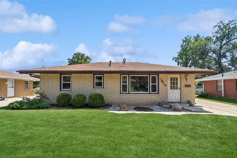 1812 Pearl Dr, West Des Moines, IA 50265