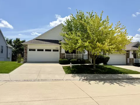 8336 Boulder Dr, West Des Moines, IA 50266