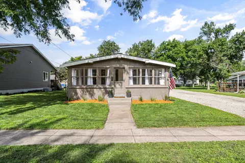 425 N 9th St, Adel, IA 50003