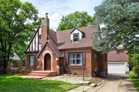 4805 Pleasant St, Des Moines, IA 50312