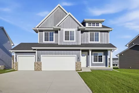 2402 NW 29th St, Ankeny, IA 50023