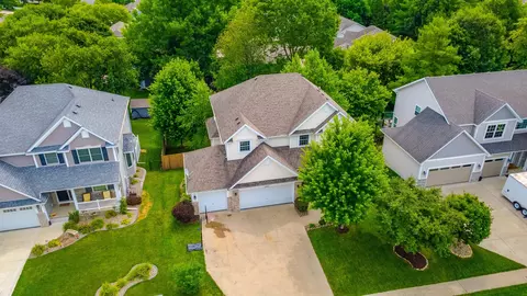 2807 145th St, Urbandale, IA 50323