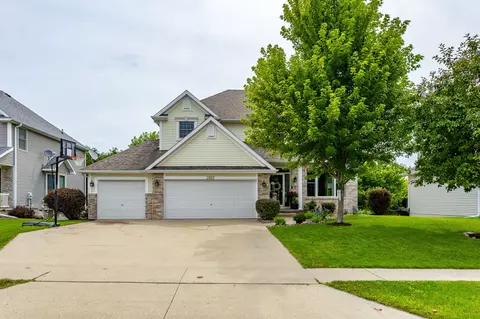 2807 145th St, Urbandale, IA 50323