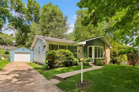 Exterior - 2829 Bennett Ave, Des Moines, IA 50310 photo 3 of 6