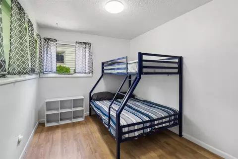 Bedroom - 2829 Bennett Ave, Des Moines, IA 50310 photo 2 of 3