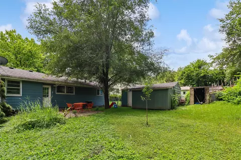 Exterior - 2829 Bennett Ave, Des Moines, IA 50310 photo 5 of 6