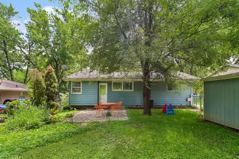 Exterior - 2829 Bennett Ave, Des Moines, IA 50310 photo 4 of 6