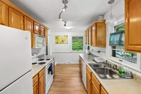 Kitchen - 2829 Bennett Ave, Des Moines, IA 50310 photo 1 of 2