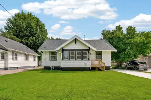 2733 E Grand Ave, Des Moines, IA 50317