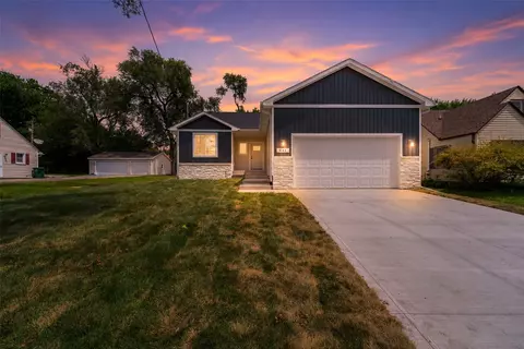 641 12th St, West Des Moines, IA 50265