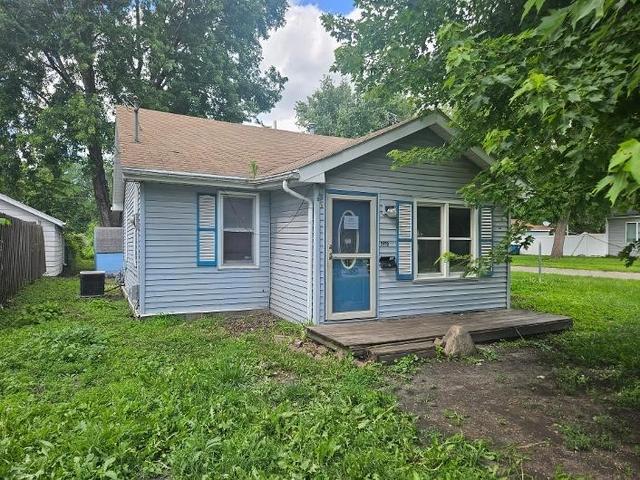 2950 Mahaska Ave, Des Moines, IA 50317